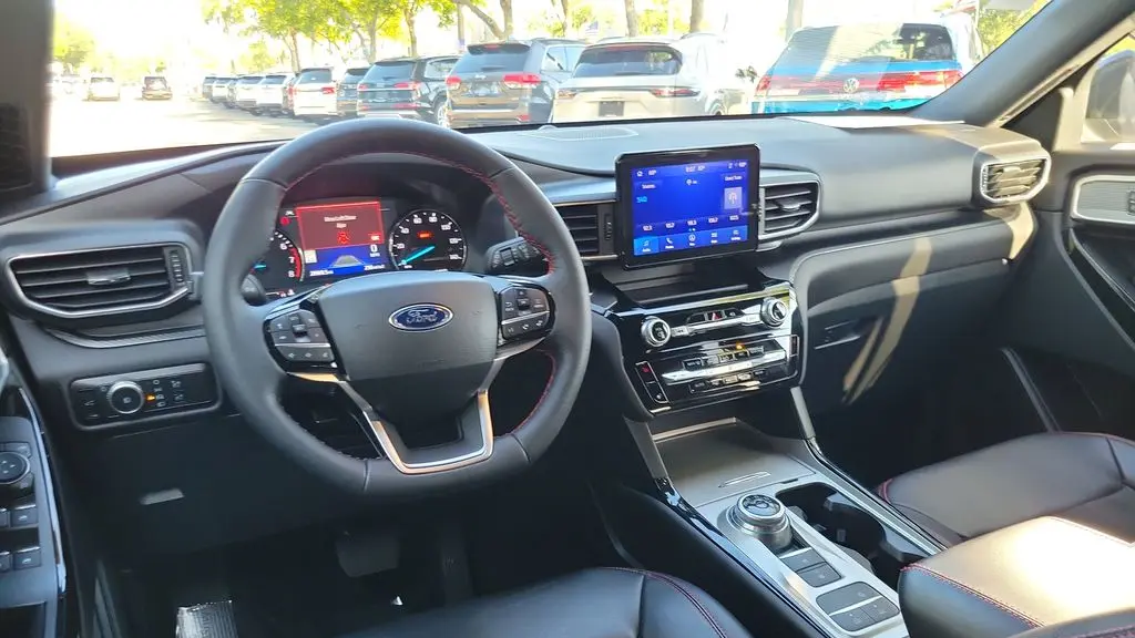 2023 Ford Explorer ST-Line