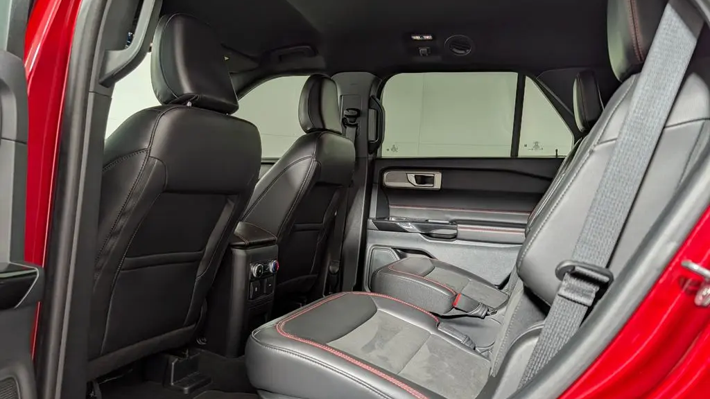 2024 Ford Explorer ST-Line