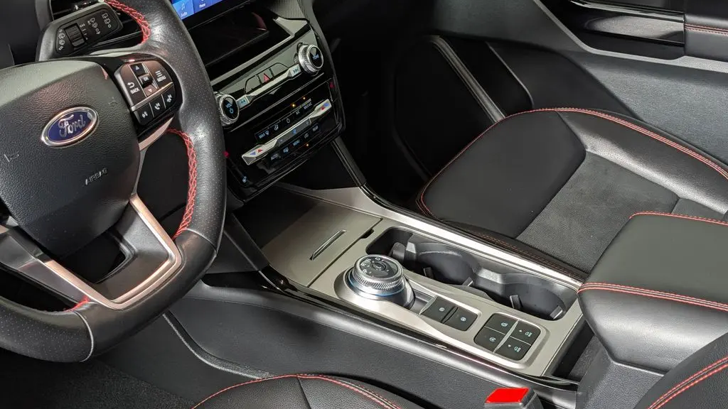 2024 Ford Explorer ST-Line