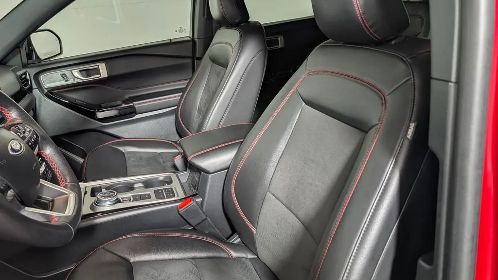 2024 Ford Explorer ST-Line