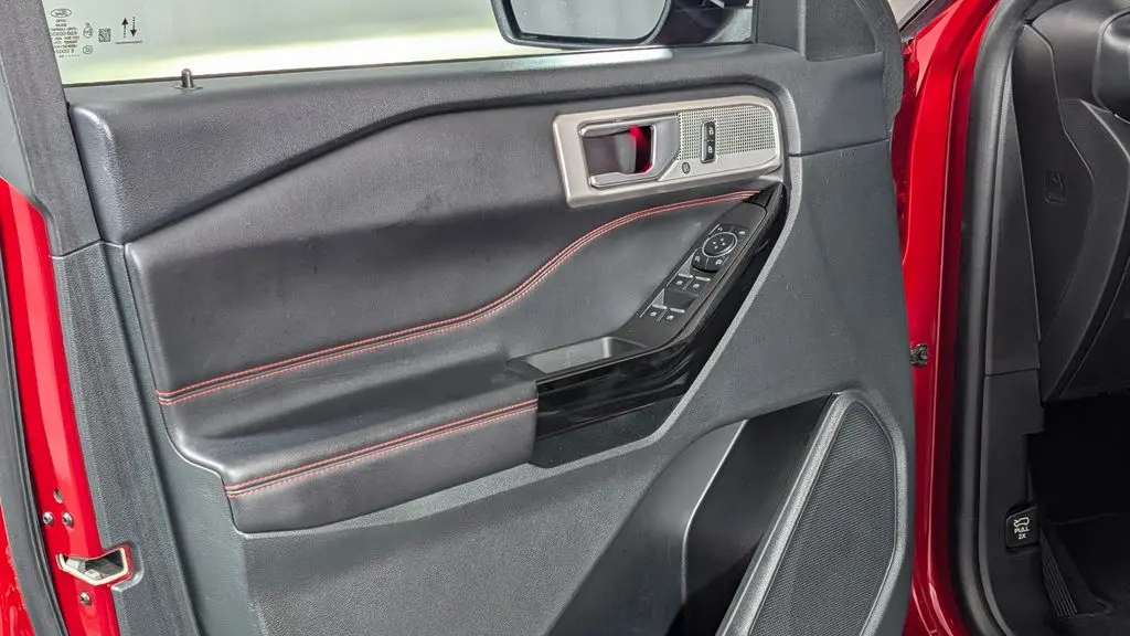 2024 Ford Explorer ST-Line
