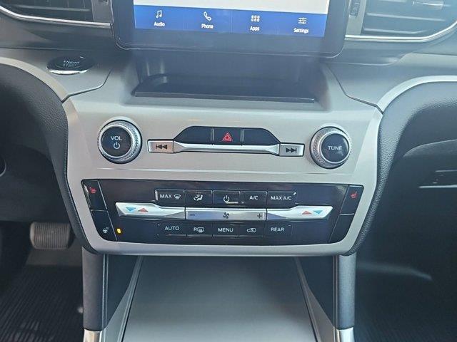 2022 Ford Explorer - $29,998
