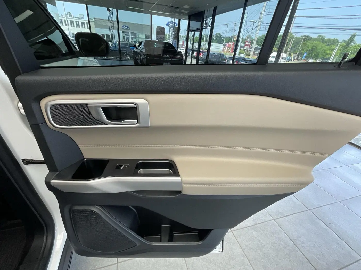 2022 Ford Explorer - $29,995
