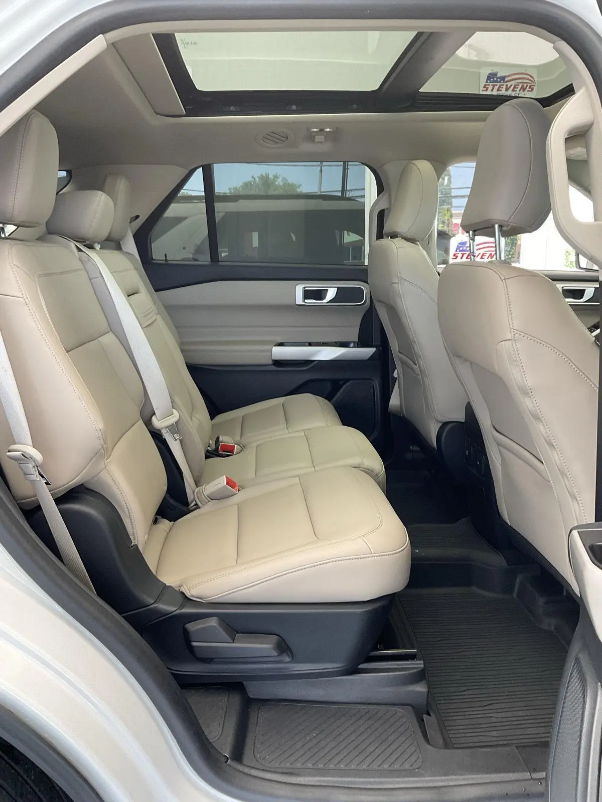 2022 Ford Explorer - $29,995