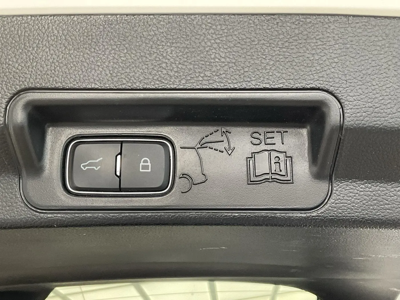 2022 Ford Explorer - $29,995