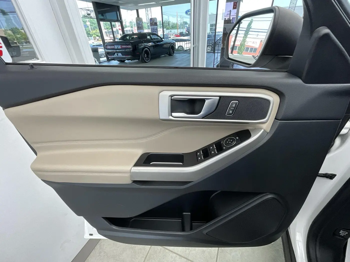 2022 Ford Explorer - $29,995