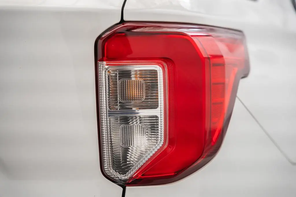 2023 Ford Explorer - $26,900