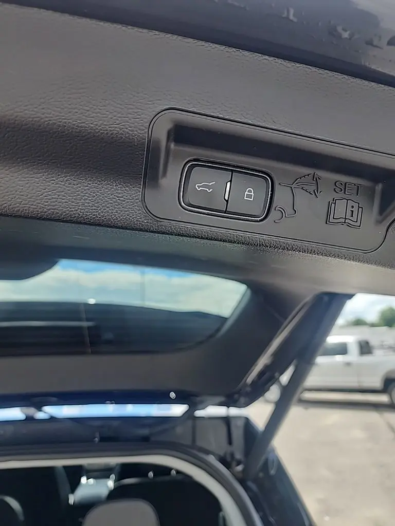 2023 Ford Explorer - $34,995