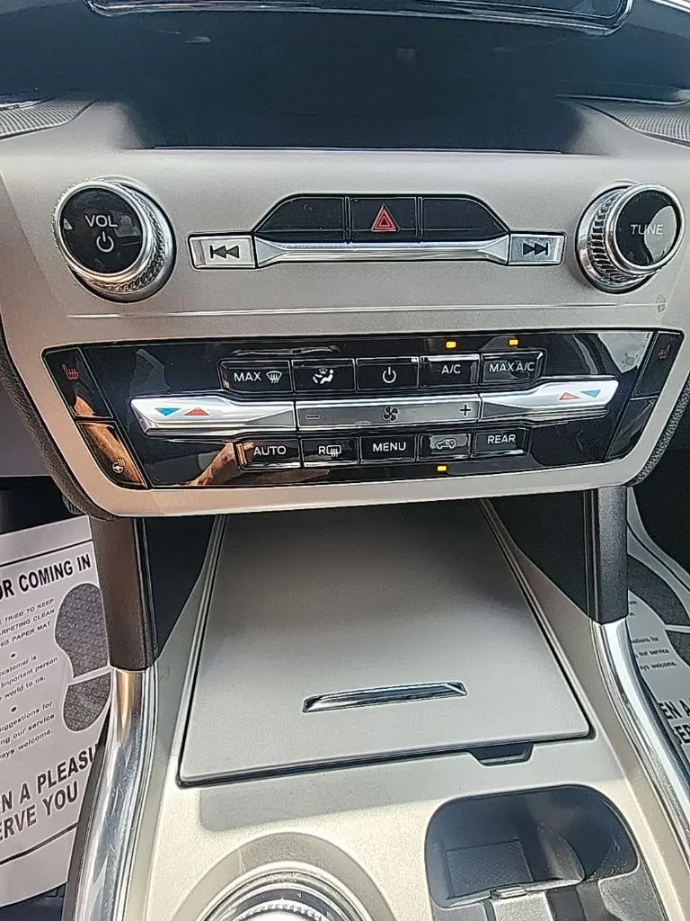 2023 Ford Explorer - $34,995