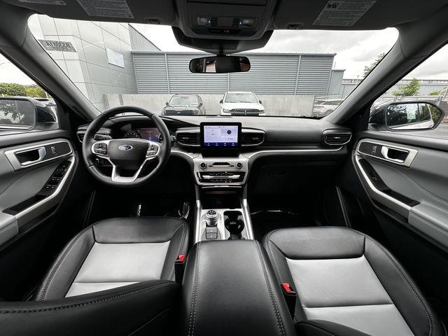 2023 Ford Explorer - $31,800