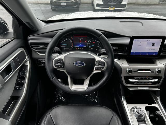 2023 Ford Explorer - $31,800