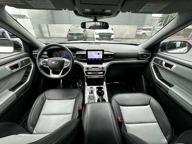 2023 Ford Explorer - $31,800
