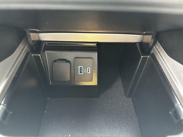 2023 Ford Explorer - $31,800