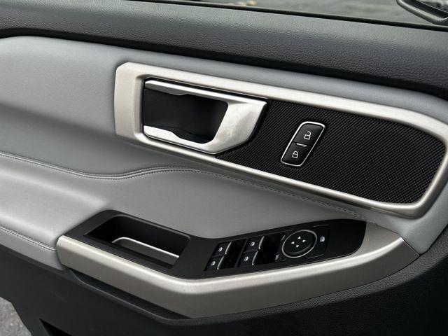 2023 Ford Explorer - $31,800