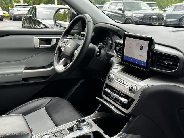 2023 Ford Explorer - $31,800