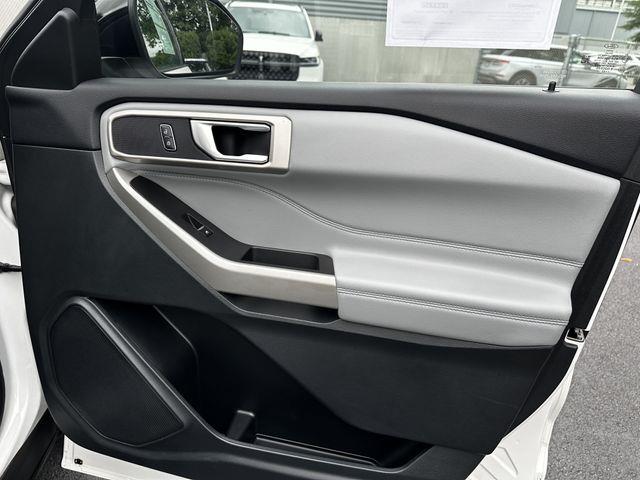 2023 Ford Explorer - $31,800