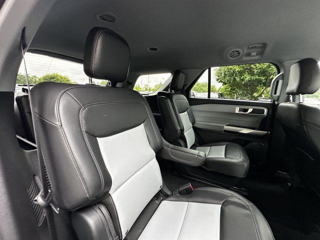2023 Ford Explorer - $31,800