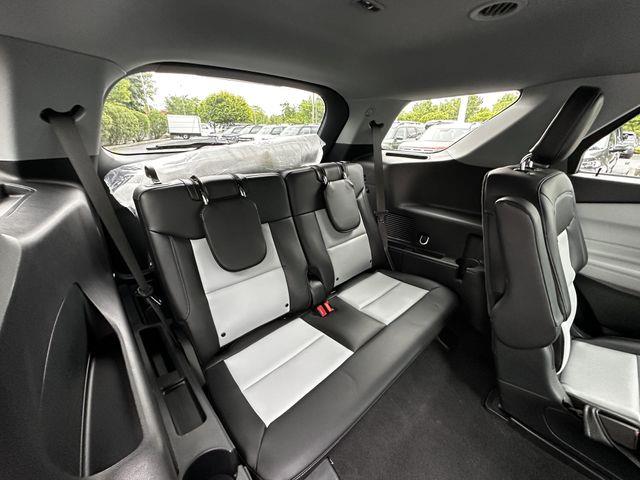 2023 Ford Explorer - $31,800