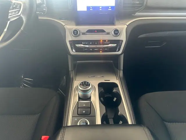 2023 Ford Explorer - $27,800