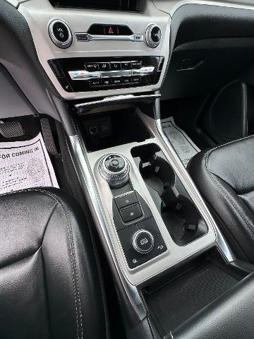 2023 Ford Explorer - $31,900