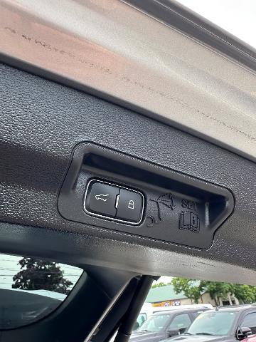 2023 Ford Explorer - $31,900
