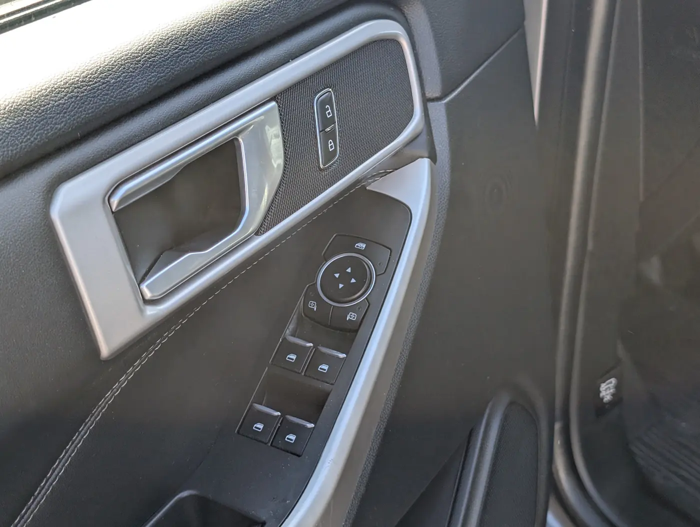 2023 Ford Explorer - $26,500