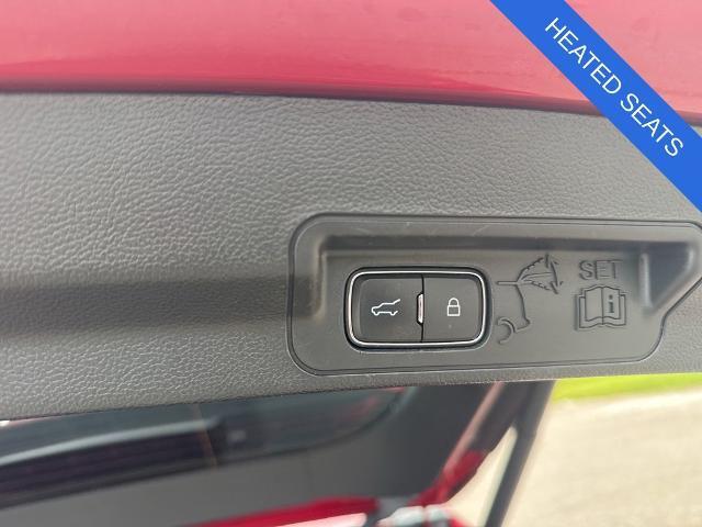 2023 Ford Explorer - $33,990