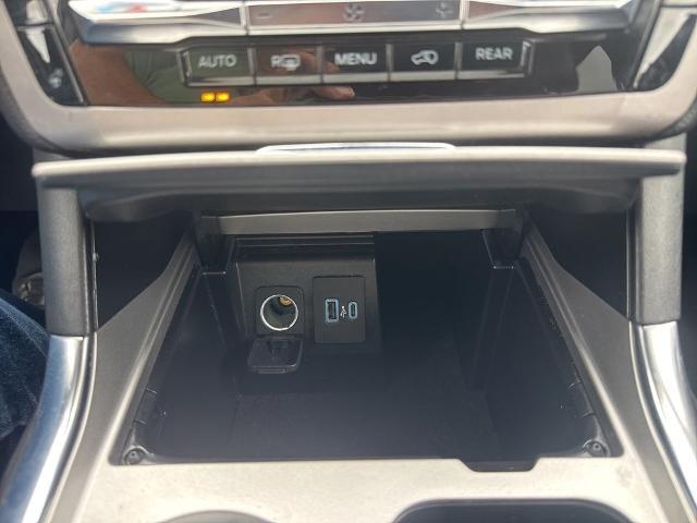 2023 Ford Explorer - $33,990