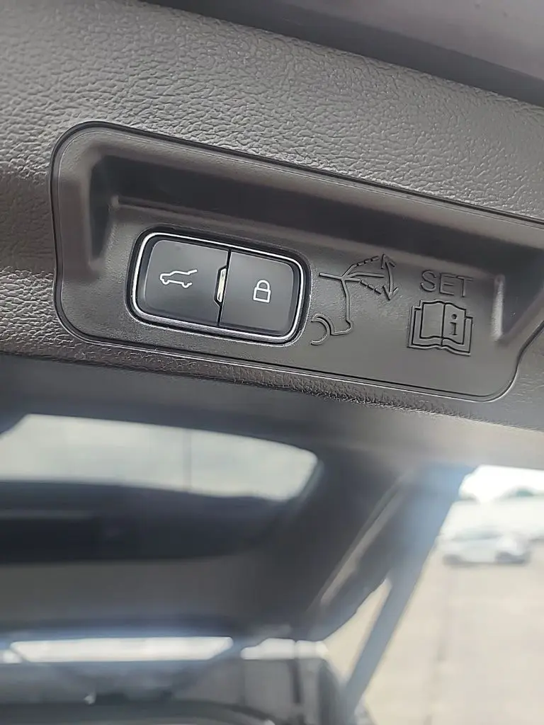2023 Ford Explorer - $34,995