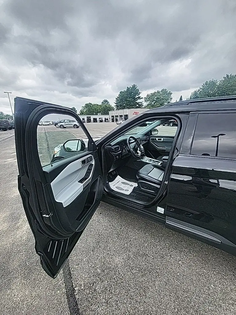 2023 Ford Explorer - $34,995