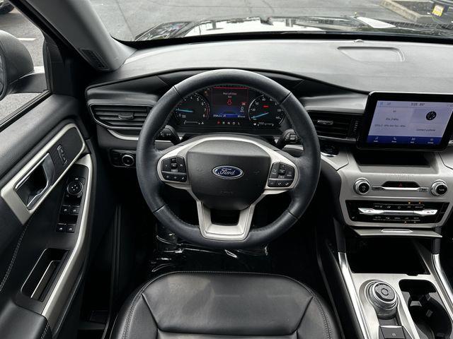 2023 Ford Explorer - $31,900