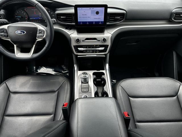 2023 Ford Explorer - $31,900