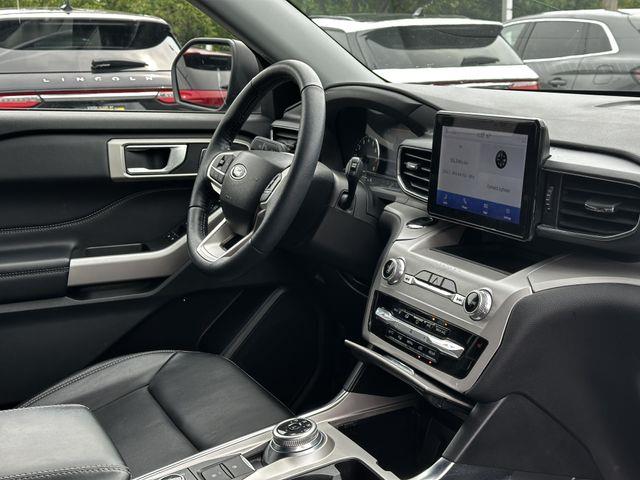 2023 Ford Explorer - $31,900