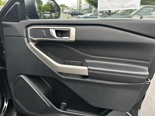 2023 Ford Explorer - $31,900