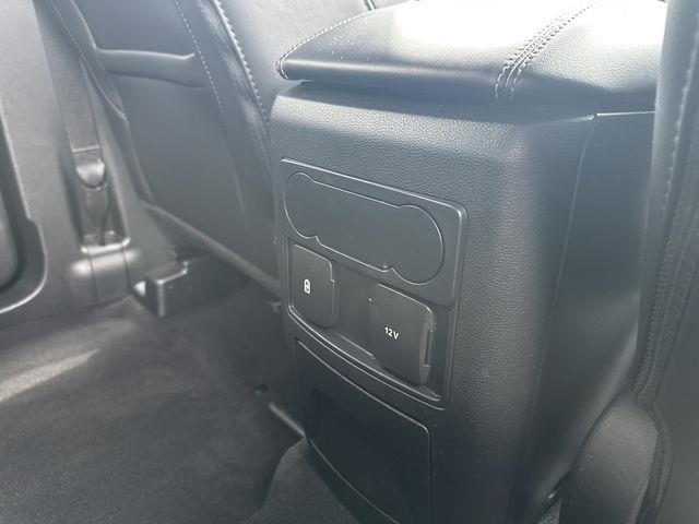 2023 Ford Explorer - $31,900