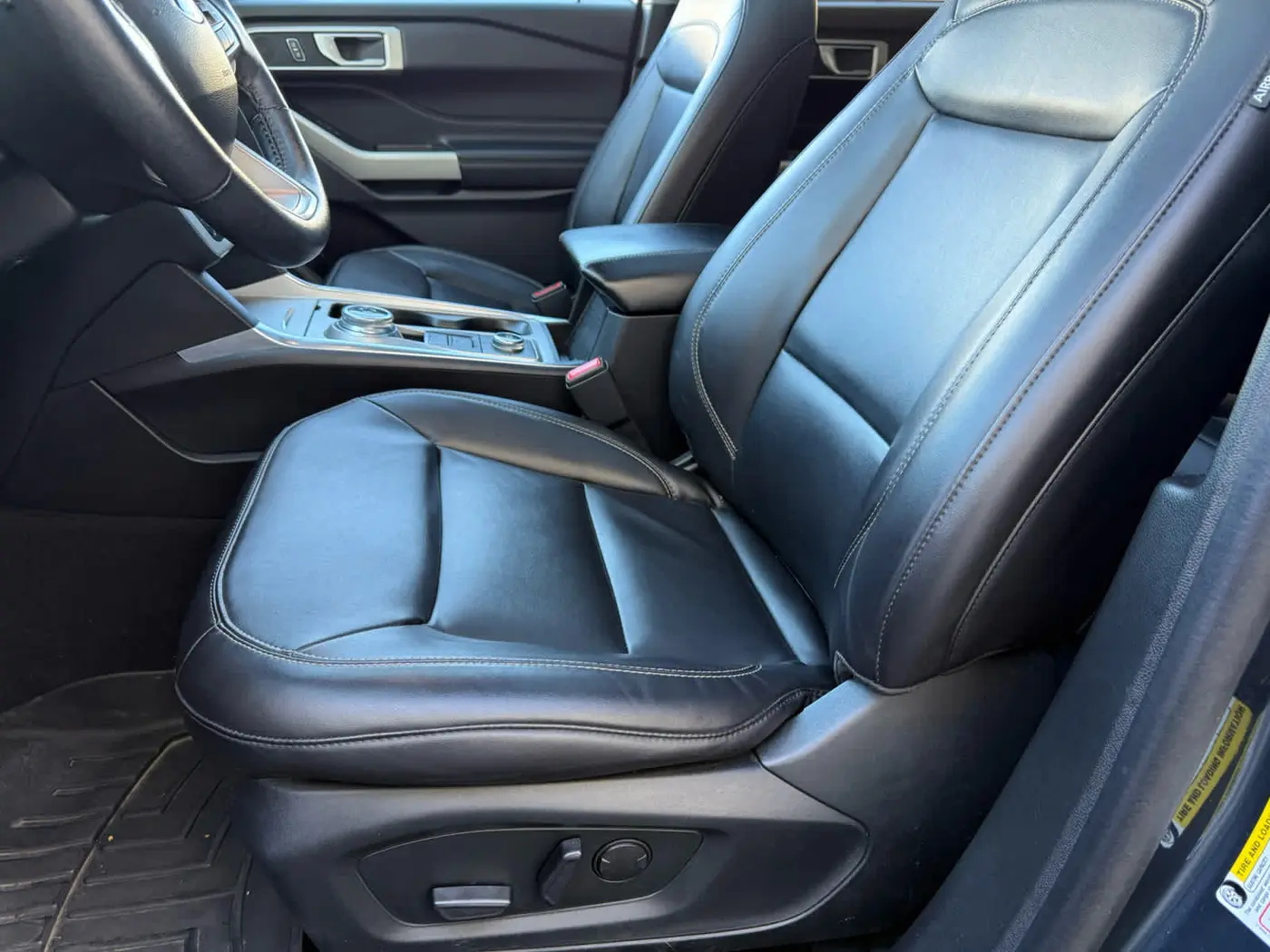 2023 Ford Explorer - $28,999