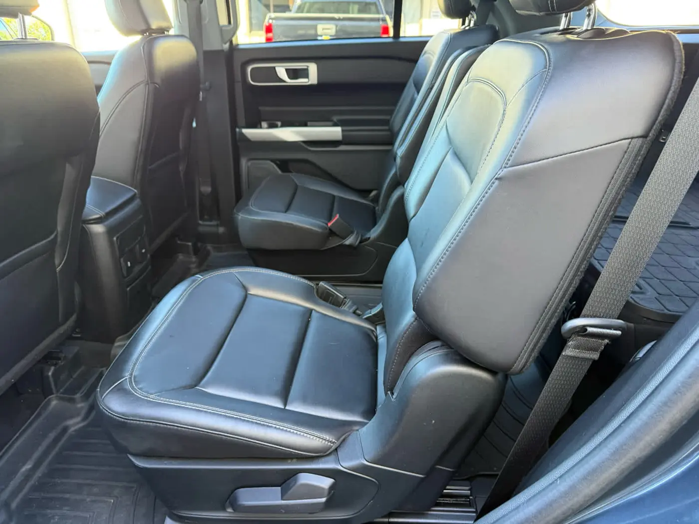 2023 Ford Explorer - $28,999