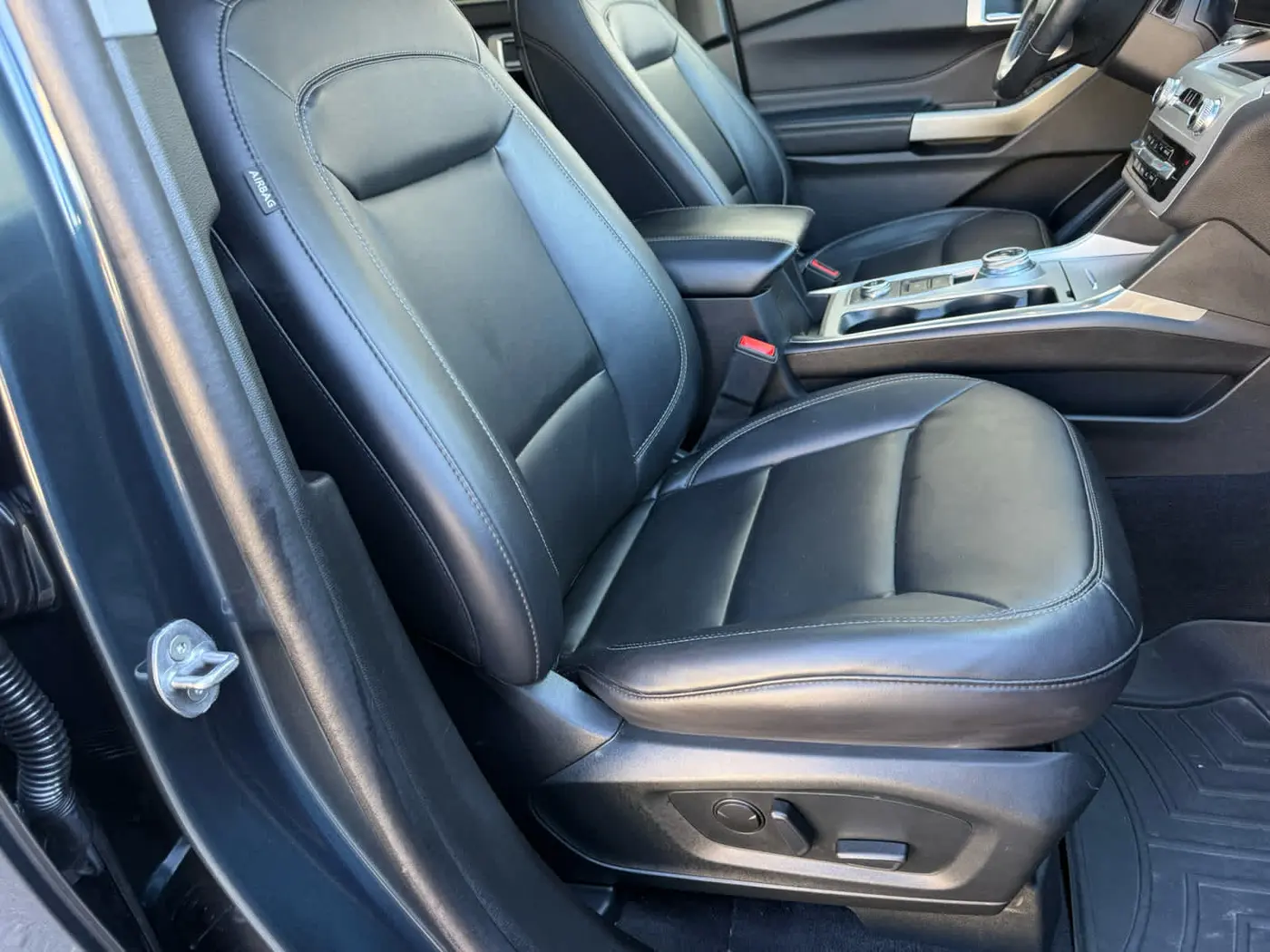 2023 Ford Explorer - $28,999