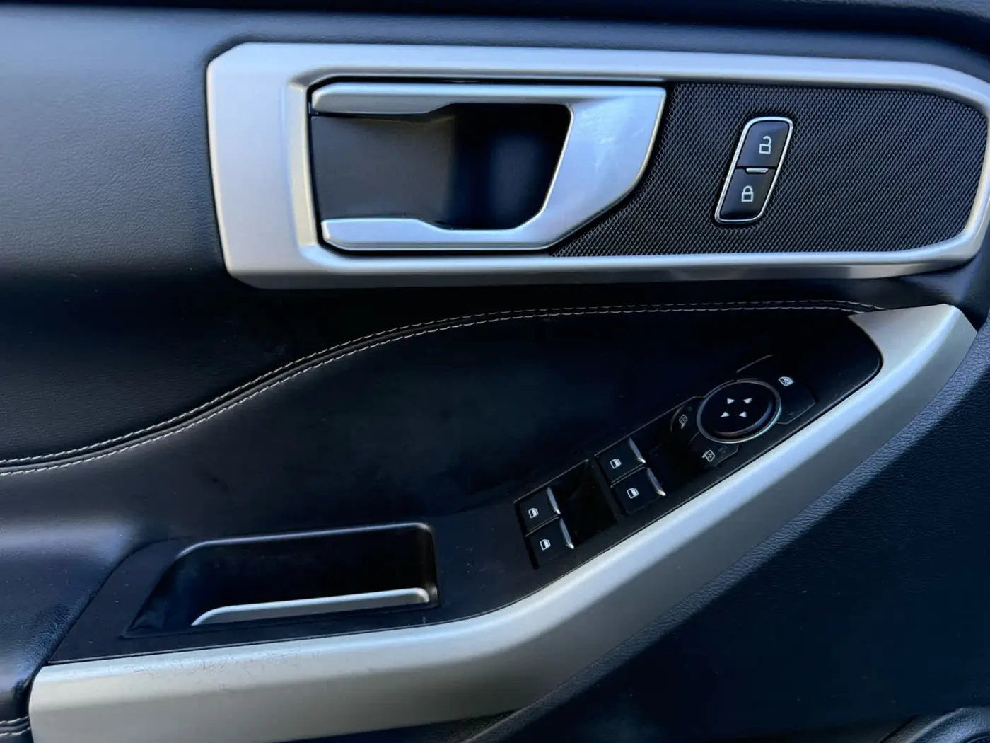 2023 Ford Explorer - $28,999