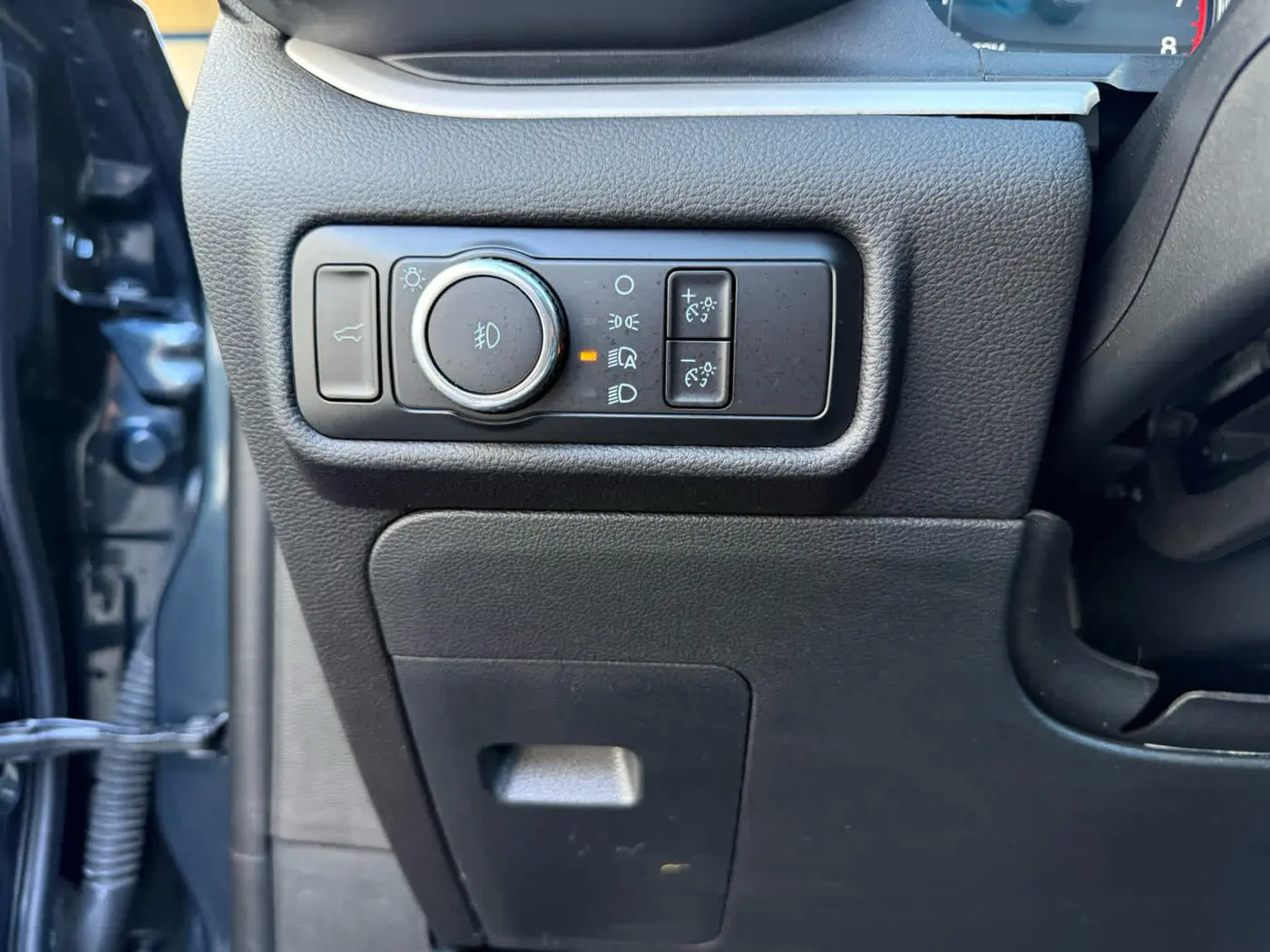 2023 Ford Explorer - $28,999