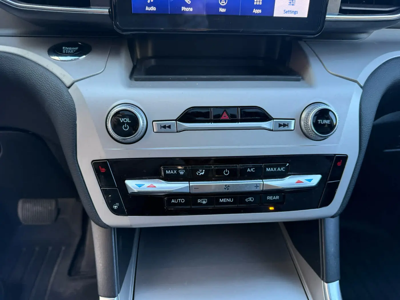 2023 Ford Explorer - $28,999