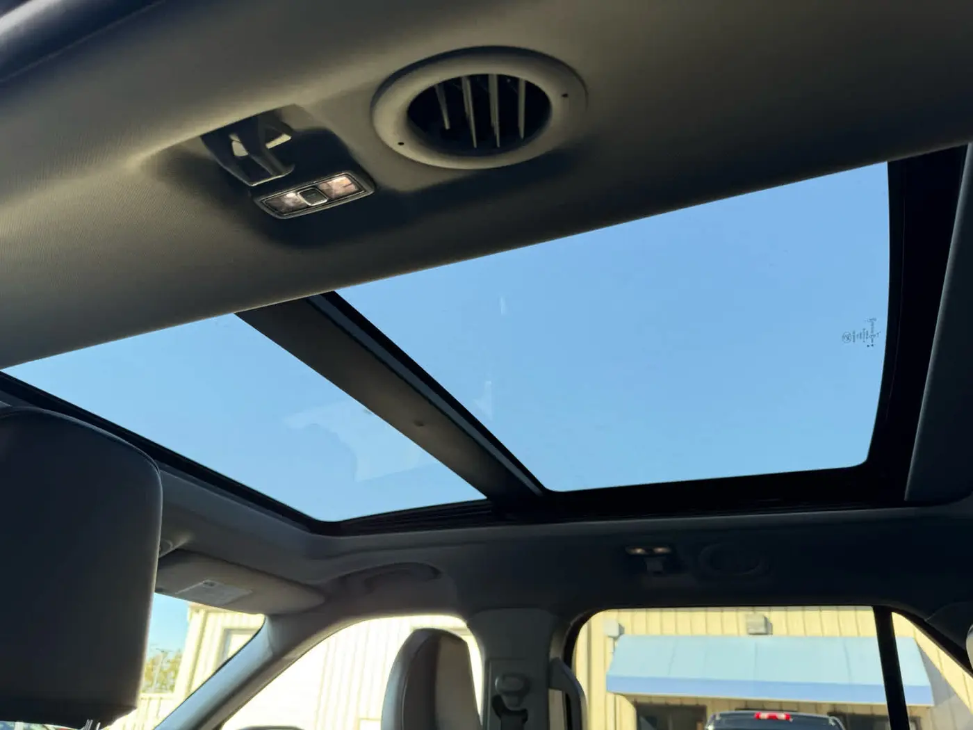 2023 Ford Explorer - $28,999