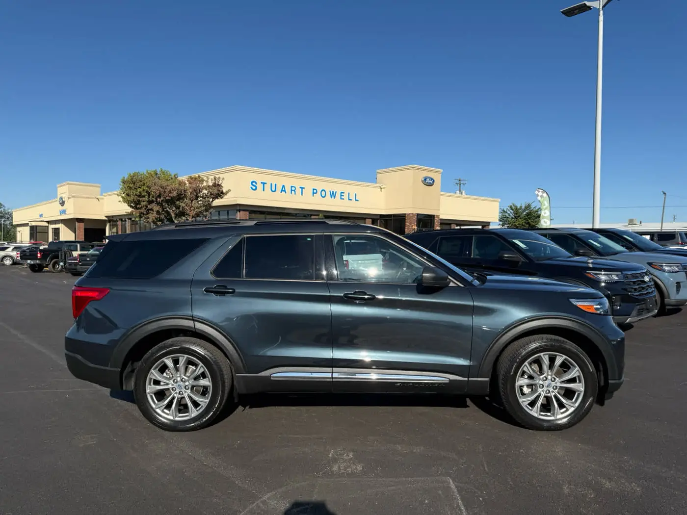 2023 Ford Explorer - $28,999