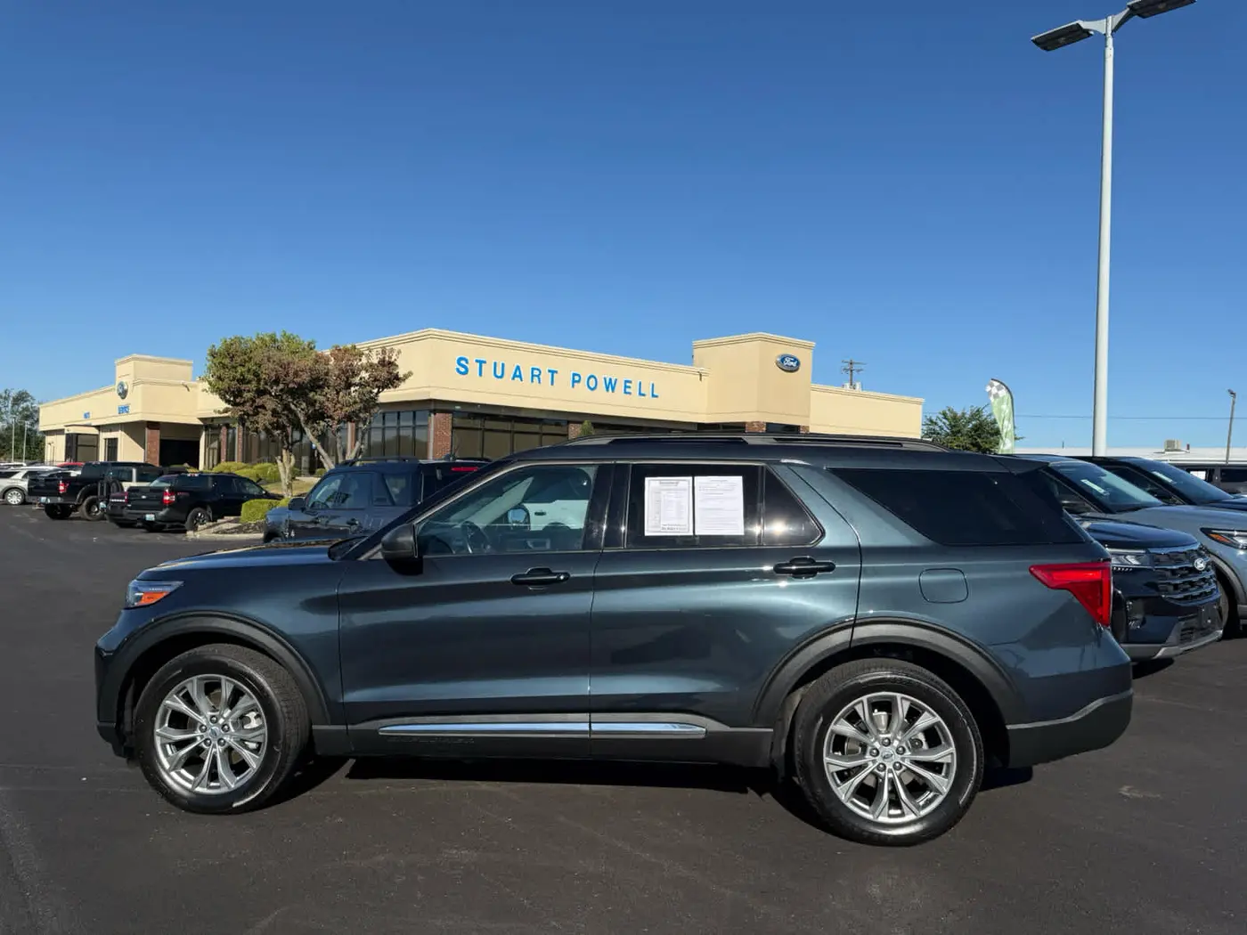 2023 Ford Explorer - $28,999