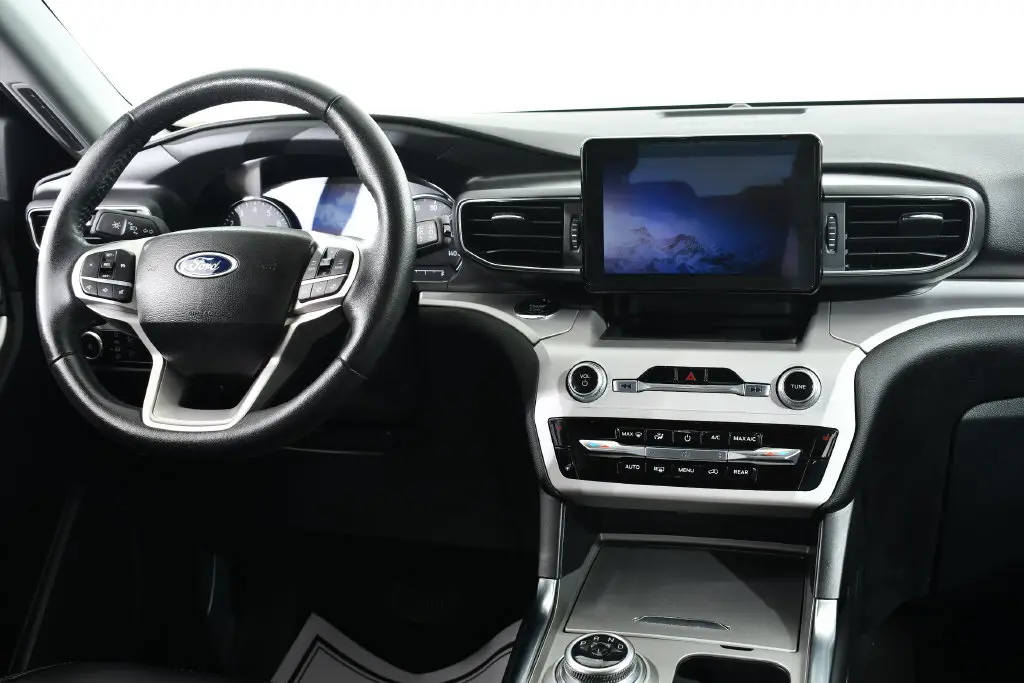 2023 Ford Explorer - $32,155