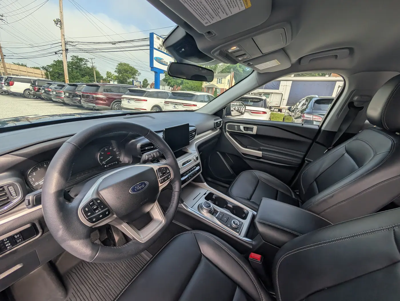 2023 Ford Explorer - $30,500