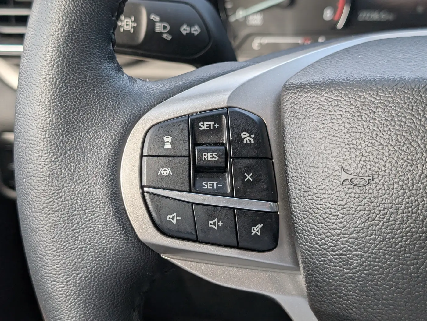 2023 Ford Explorer - $30,500