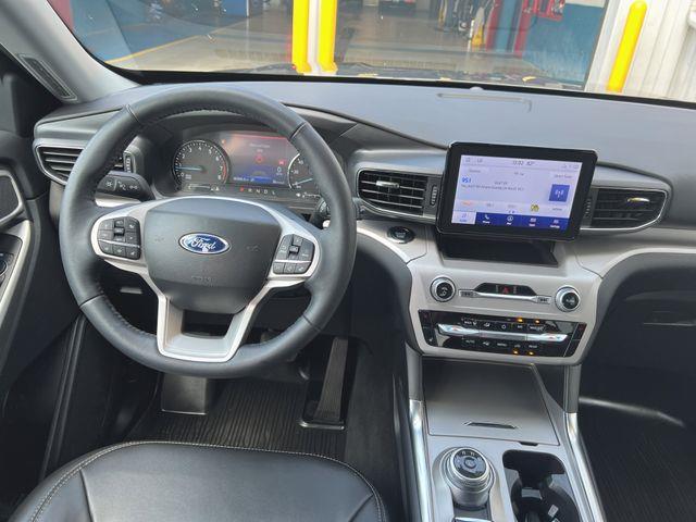 2023 Ford Explorer - $32,999