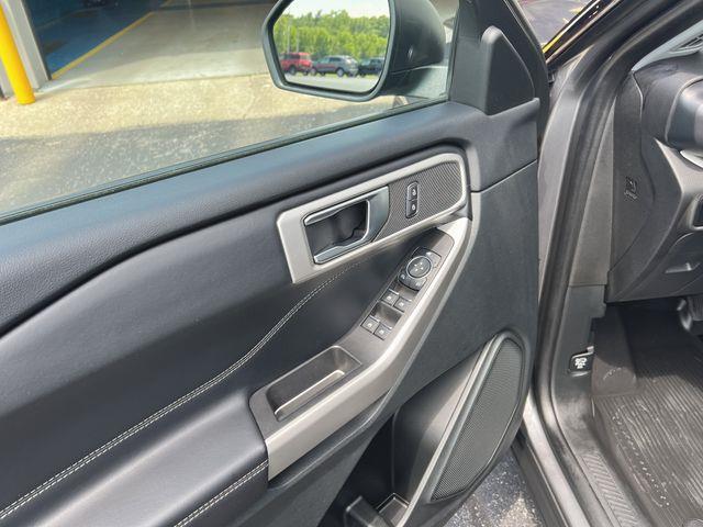 2023 Ford Explorer - $32,999
