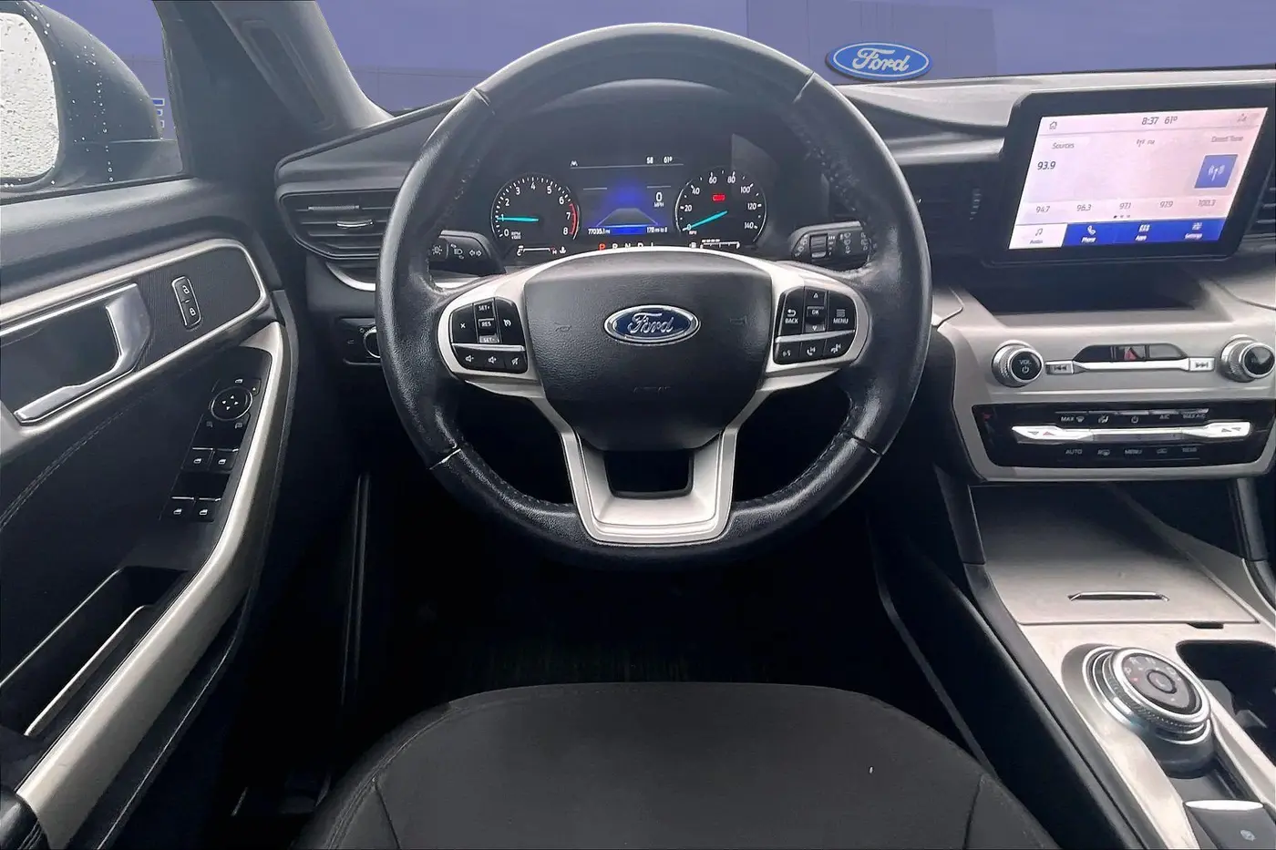 2022 Ford Explorer - $25,999